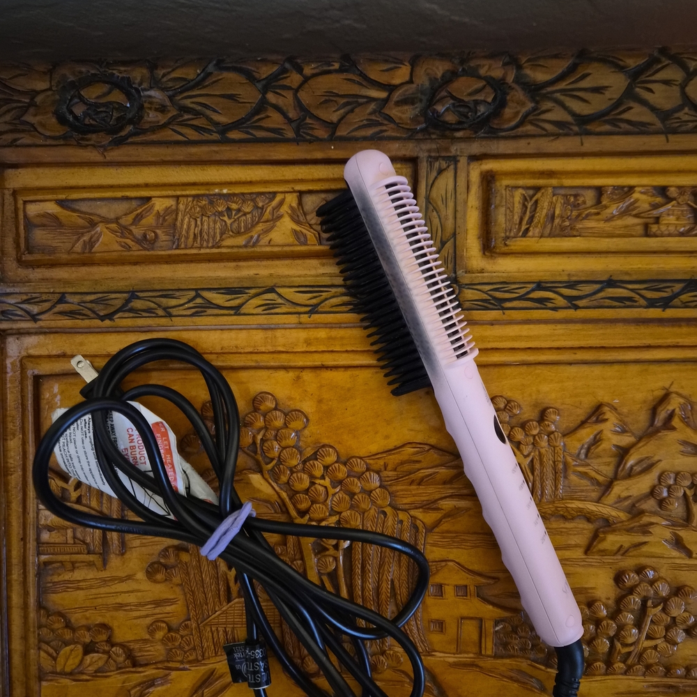 Sleek Pink Hair Styling Brush| SOLEIL